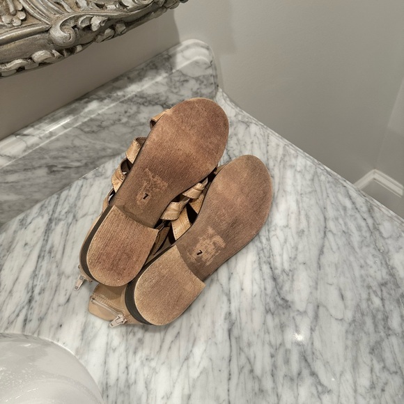 NWOT DibaTrue Gladiator Sandals - Picture 4 of 7